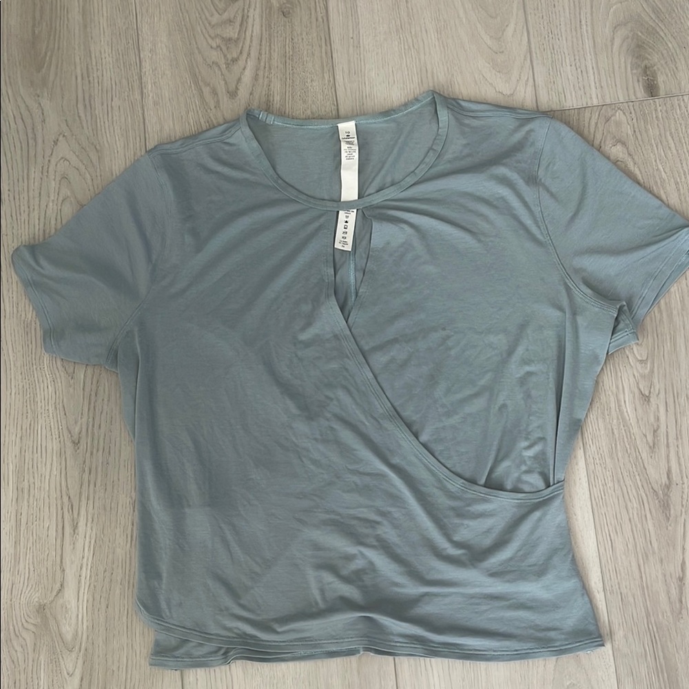 Lululemon round trip short sleeve